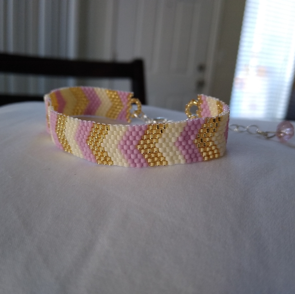 Flat peyote arrow cuff